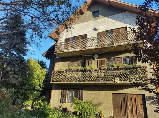 Porodična kuća, 8 ari placa