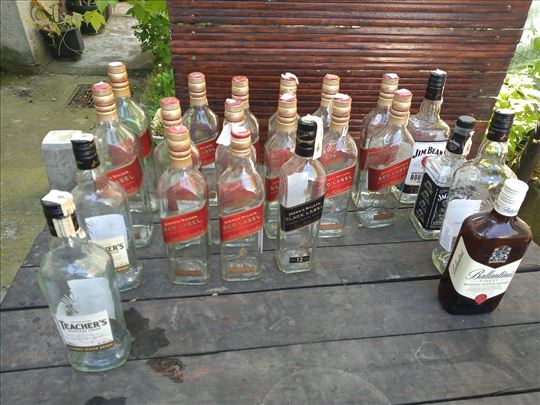Prazne flaše od viskija