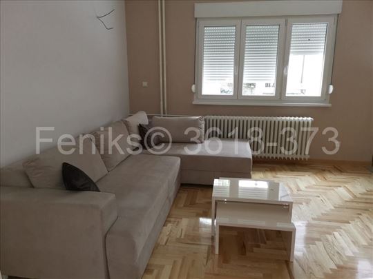 Izdavanje namešten 3.0 stan Vračar