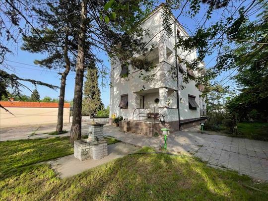 Kalvarija, ulica Dr.Nedeljka Ercegovca, Zemun