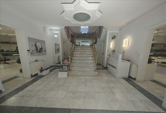 Karađorđev trg, 250m2