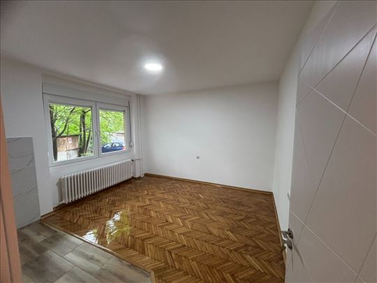 Kompletno renoviran! Grbavica! Miše Dimitrijevića