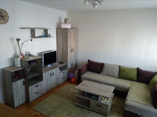 Lep dvosoban stan na Grbavici, 54m2