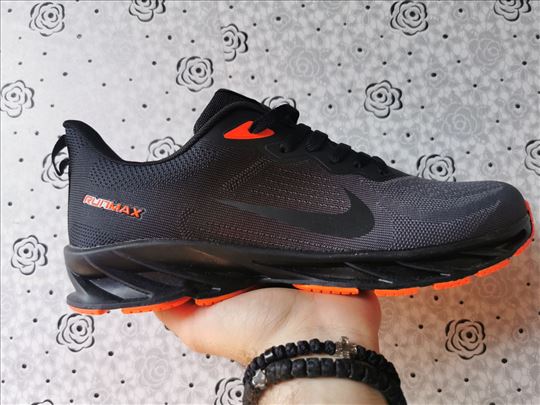 Nike runmax