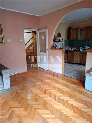 Odlican raspored, uknjizen, odmah useljiv