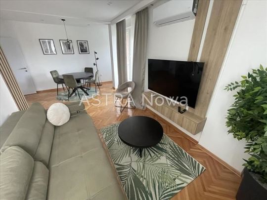 Pariske komune lux 3.0 stan- sve Novo!