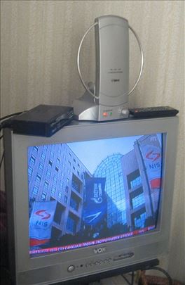 Televizor, set-top-box, antena, daljinski, stalak