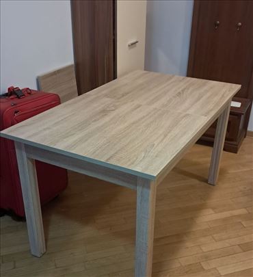 Trpezarijski sto na razvlačenje 