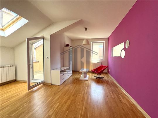 Vojvode Vlahovića, dvosoban, 3/3, uknjižen, ID 236