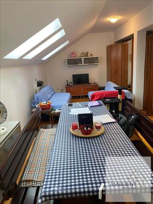 Četvorosoban stan na dve etaže u zgradi pod zaštit