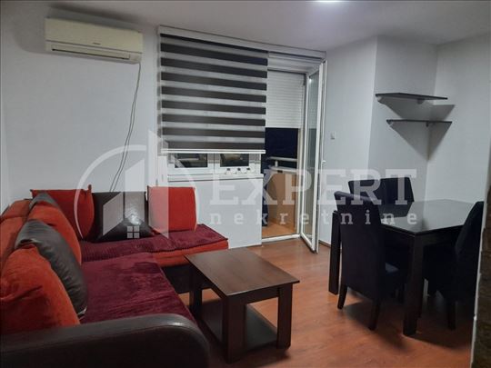 Izdaje se dvoiposoban stan na Pantaleju, 52m2!