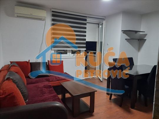 Izdaje se dvoiposoban stan na Pantaleju, 52m2!