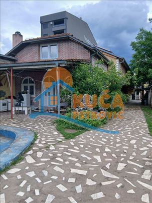 Izdaje se kuća u centru, kod Pravnog fakulteta, 80