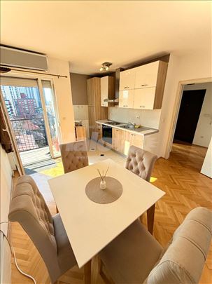 Lux stan sa balkonima,Centar,72 m2,Parking,Vlasnik