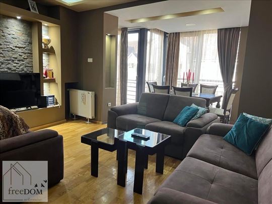 Lux trosoban stan-duplex