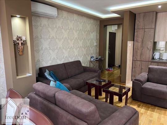 Lux trosoban stan-duplex