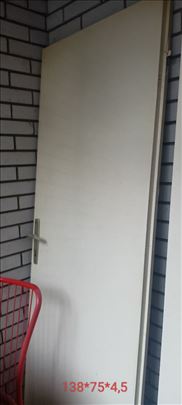 Na prodaju kupatilska vrata 