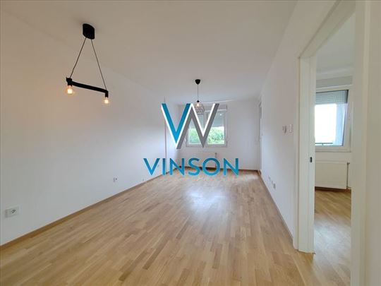 Novi Sad, Avijacija - Neuseljavan jednoiposoban st