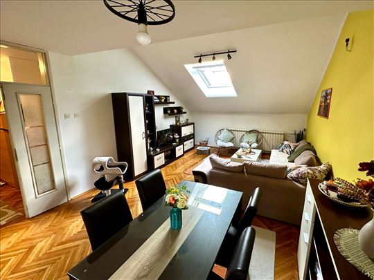 Prodajemo uknjižen,dvosoban stan,55m2,Banovo brdo