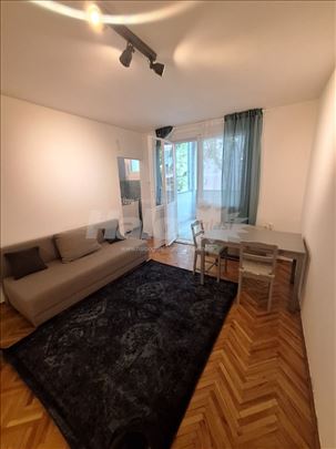 Garsonjera za izdavanje na Karaburmi • 24m²  + 8m2