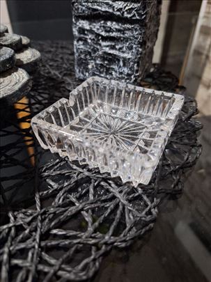 Stara kristalna pepeljara