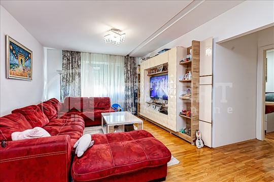 Trosoban, Lux u centru, III. sprat, lift, toplotne
