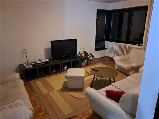 Višnjička banja, Višnjički venac, 64+6 m2