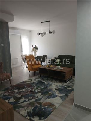 Dvosoban stan u apartmanskom naselju Jezero