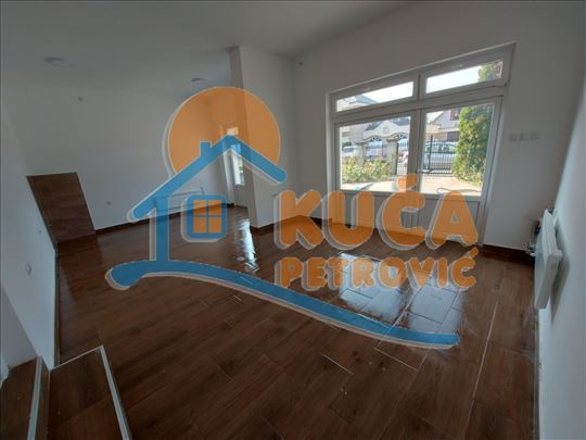 Izdaje se stan u kući u Brzom Brodu, 104m2