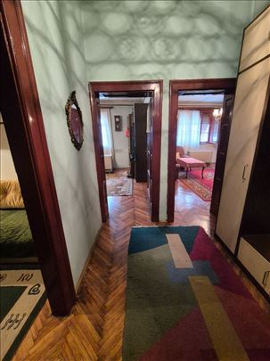 Krunska,Molerova,salonac, lep stan,odlicna zgrada.