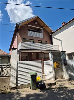 Kuća u Novoj Pazovi 300m2