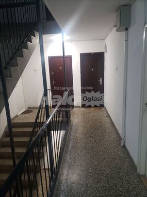 Lep svetao 1.5 soban stan na izdavanje