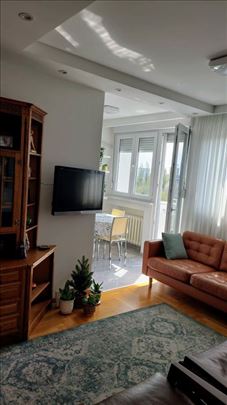 NBgd. Blok 4 3-soban stan renoviran svetao 