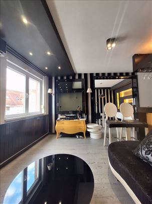 Odličan četvorosoban duplex u centru grada