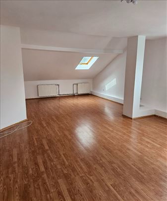 Stan sa tri spavaće sobe u Obrenovcu  / 110m2 