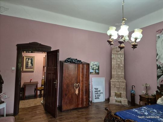 Zemun centar 45(T) salonski, useljiv, dvostran