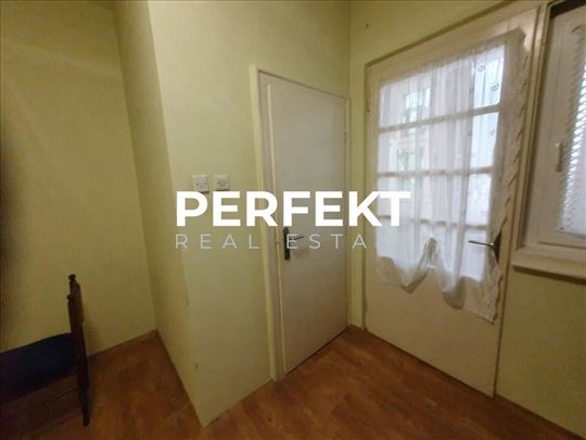 Centar, dvosoban, 50m2 + terasa, drugi sprat, cg