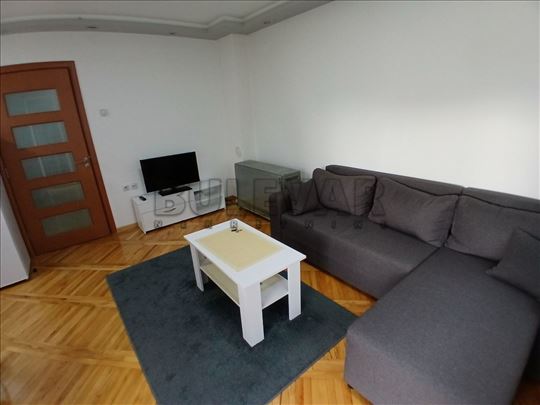 Izdaje se odličan, dvoiposoban stan u Durlanu, kod