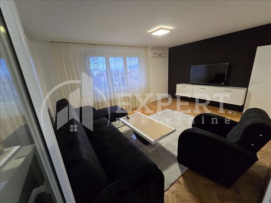 Izdaje se odličan dvosoban stan na Panteleju, 54m2