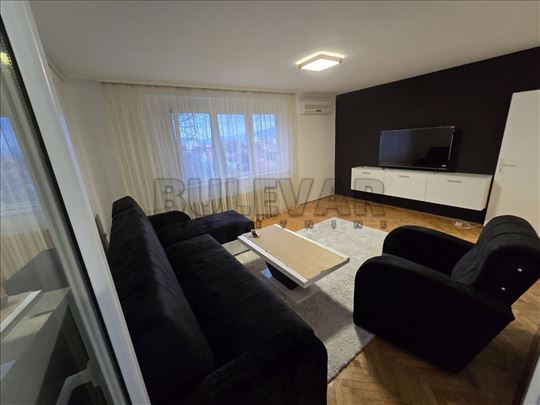 Izdaje se odličan dvosoban stan na Panteleju, 54m2
