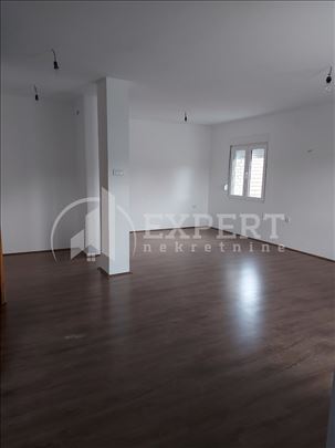 Izdaje se stan u kući u Brzom Brodu, 117m2
