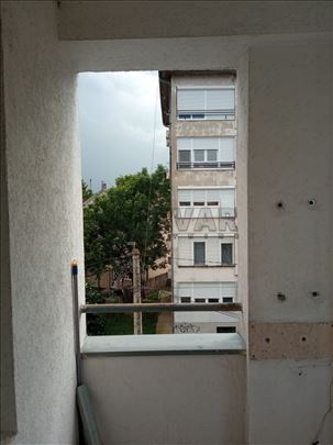 Izdavanje - Stan opremljen kao poslovni prostor u 
