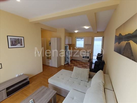 Kod Aviv parka, 60m2, terasa 16m2, uknjizen