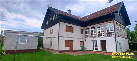 Kuća od 452m2 sa 8 ari placa