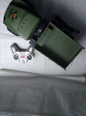 Na daljinski kamion  27 mHz. 30 cm.,sa daljinskim,