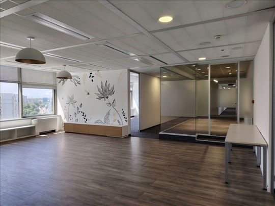 Naslov: Moderni poslovni prostor 838 m², Novi Beog
