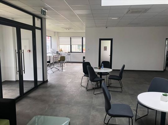 Novosadski autoput magacin 2000m2 