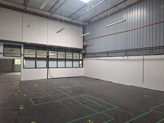 Novosadski autoput magacin 700m2 