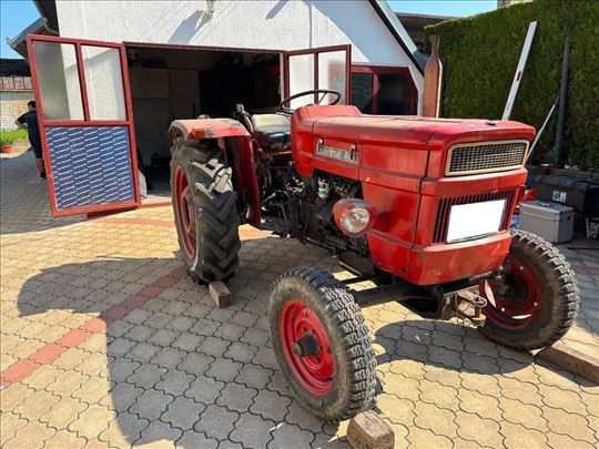 Traktor IMT u455