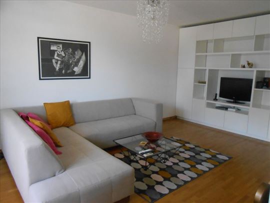 Belville - Jurija Gagarina, 2,0 s, 68 m2